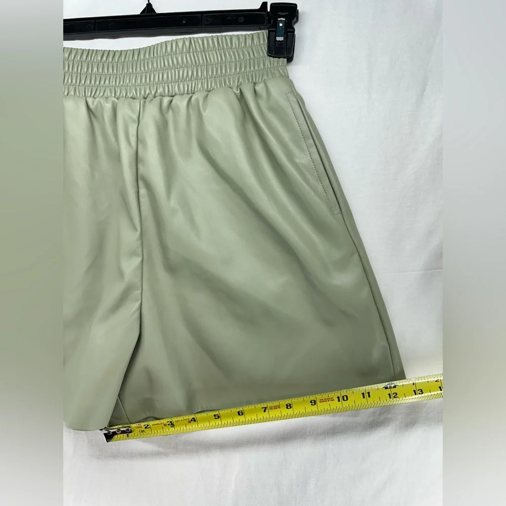 Topshop Womens Faux Leather Elastic‎ Waist With Pockets Shorts Green Size 2 Mark